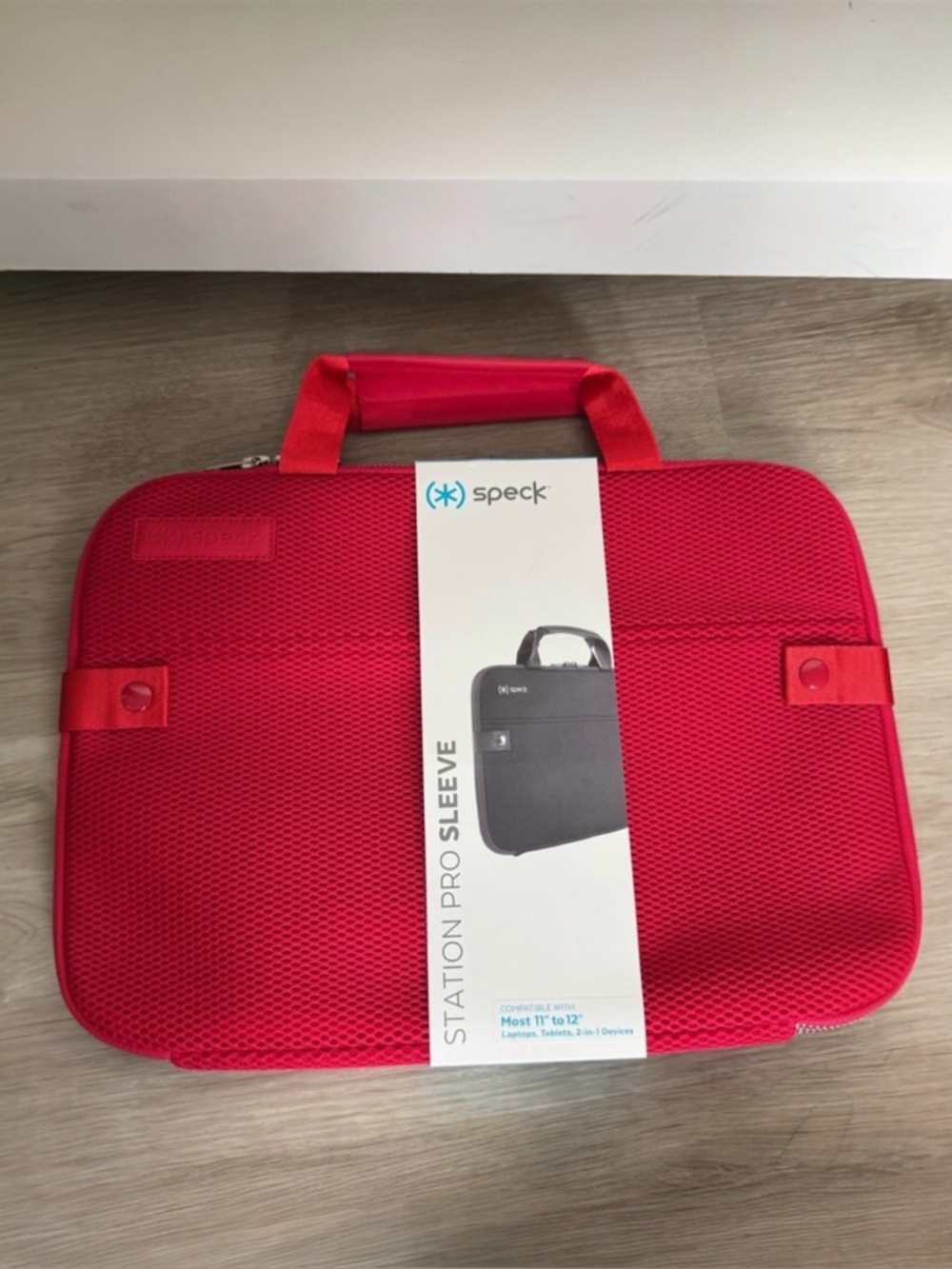 Speck Station Pro 11–12” Laptop Tablet Case Red Protective Sleeve NWT